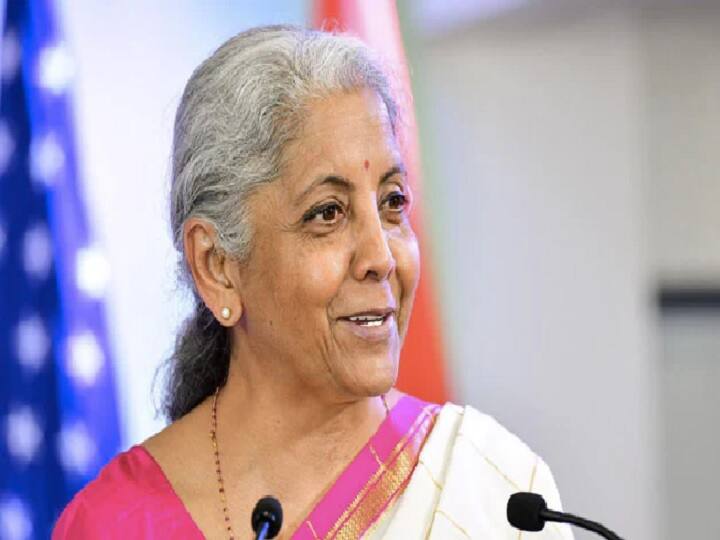 Nirmala Sitharaman: वित्त मंत्री निर्मला सीतारमण ने कहा- देश में रेहड़ी-पटरी और छोटे उद्यमियों को बांटे गए ₹2500 करोड़ के कर्ज