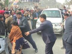 नीतीश के काफिले की गाड़ी के आगे आई दिव्यांग महिला, डीएम को CM ने दिया ये आदेश