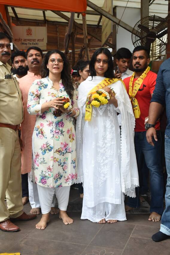 সিদ্ধিবিনায়ক মন্দিরে মেয়ের সঙ্গে কাজল