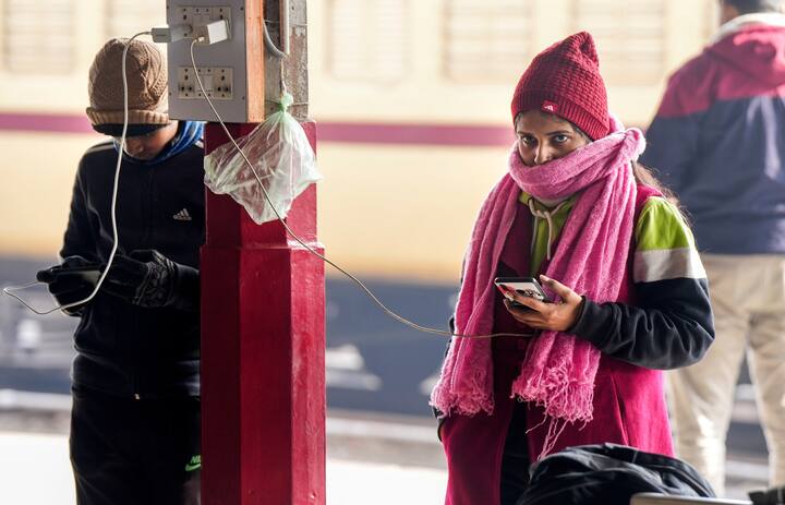 कोलकाता में सुबह के समय अधिक कोहरा देखा गया. हालांकि दिन में कोहरा छटने की संभावना है.