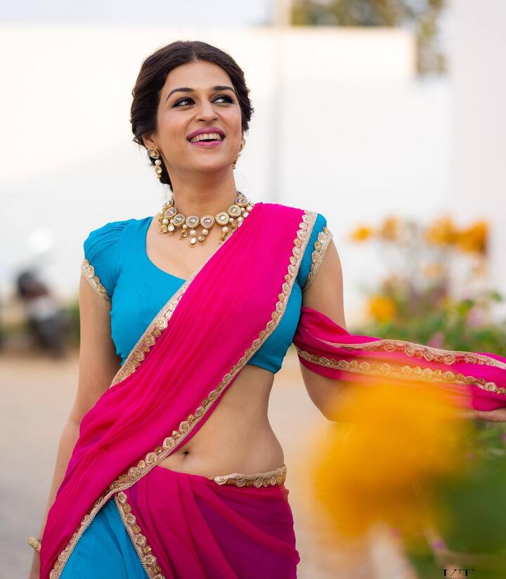 'ప్యూర్ సోల్' అనే ఇంగ్లీష్ షార్ట్ ఫిల్మ్ లో నటించి మెప్పించింది. Photo Credit: Shraddha Das/Instagram