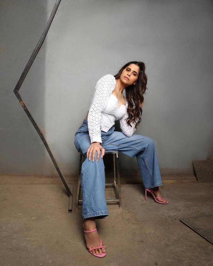 केवळ अभिनयच नाही तर, सई तिच्या फॅशन सेन्समुळे देखील चर्चेत असते.(फोटो सौजन्य :saietamhankar/इंस्टाग्राम)