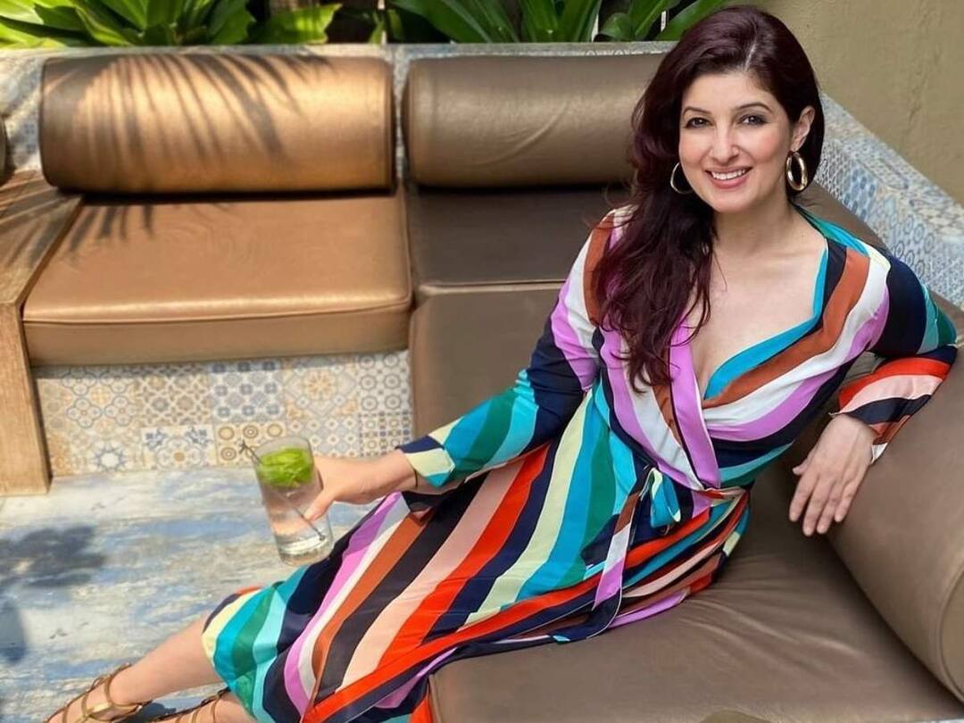 Twinkle Khanna takes auto ride with daughter Nitara Twinkle Khanna: ఆటోలో అక్షయ్ భార్య, కూతురు నితారతో షికారు!