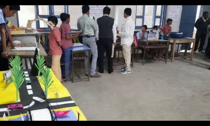 या विज्ञान प्रदर्शनातील जवळपास सर्वच प्रयोगांचं कौतुक उपस्थितांनी केलं.