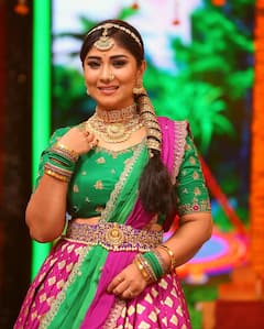 Manjula Paritala Photos: గోపికమ్మలా ముస్తాబైన డాక్టర్ బాబు రియల్ వంటలక్క మంజుల పరిటాల