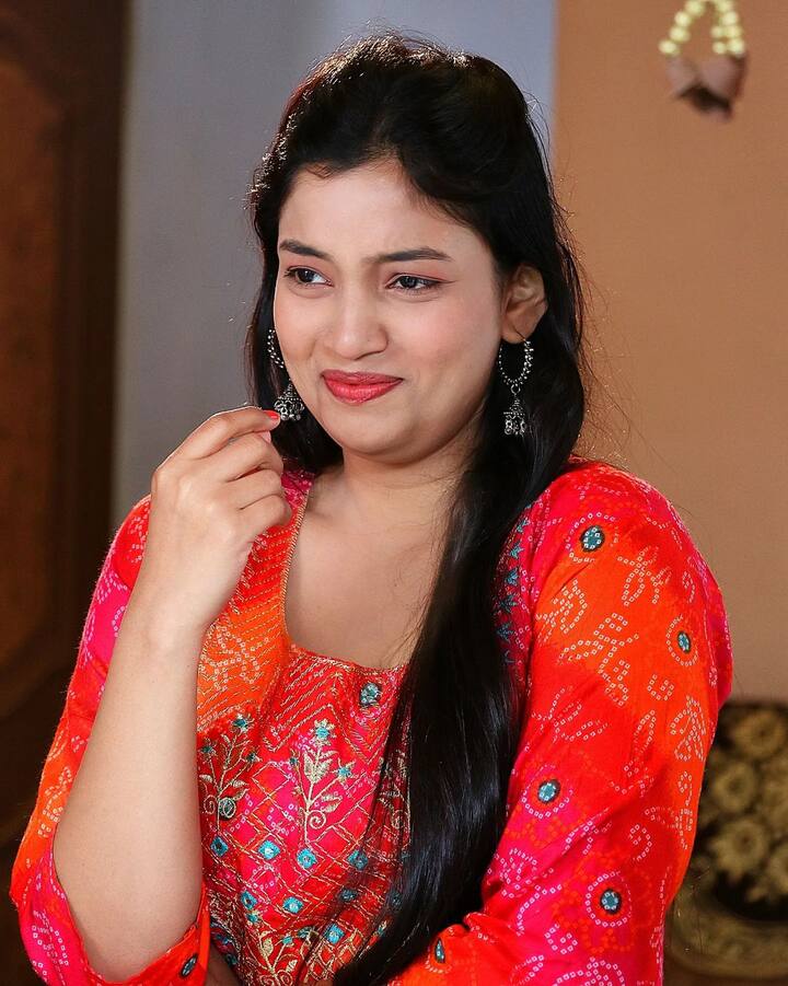 तिचा बदललेला लूक पाहून चाहते कमेंट आणि लाईक्सचा वर्षाव करत आहेत.(फोटो सौजन्य :rajeshwariofficial/इंस्टाग्राम)