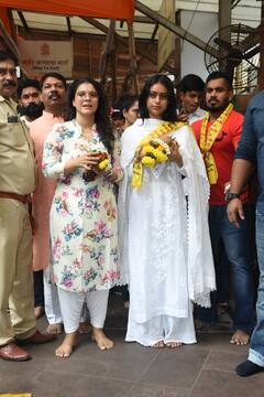Kajol and Nysa: সিদ্ধিবিনায়ক মন্দিরে ক্যামেরাবন্দি কাজল ও নায়সা