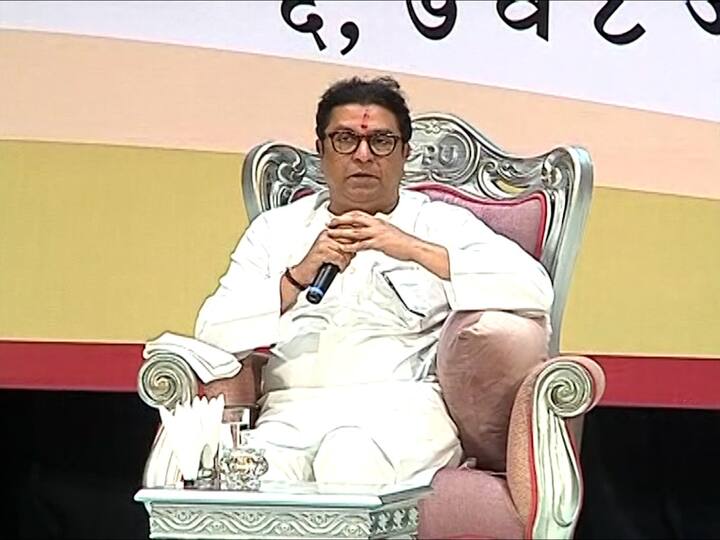 राजकारण म्हणजे फक्त निवडणुका नसतात, विविध अंगांनी कामं करता येतात. जोपर्यंत तुमच्या सामाजिक कामांना राजकीय धार येत नाही, तोपर्यंत सामाजिक काम पुढे जाणार नसल्याचेही राज ठाकरे म्हणाले.