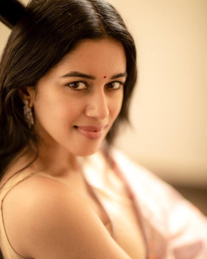 அதனை தொடர்ந்து சுசிந்தரனின் 'சாம்பியன்' திரைப்படத்தில் நடித்தார்.