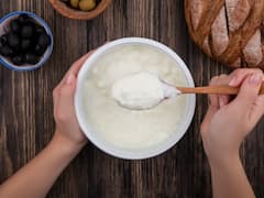 सिर्फ गर्मियों में ही नहीं, सर्दियों में भी खा सकते हैं दही, यहां जानें फायदे