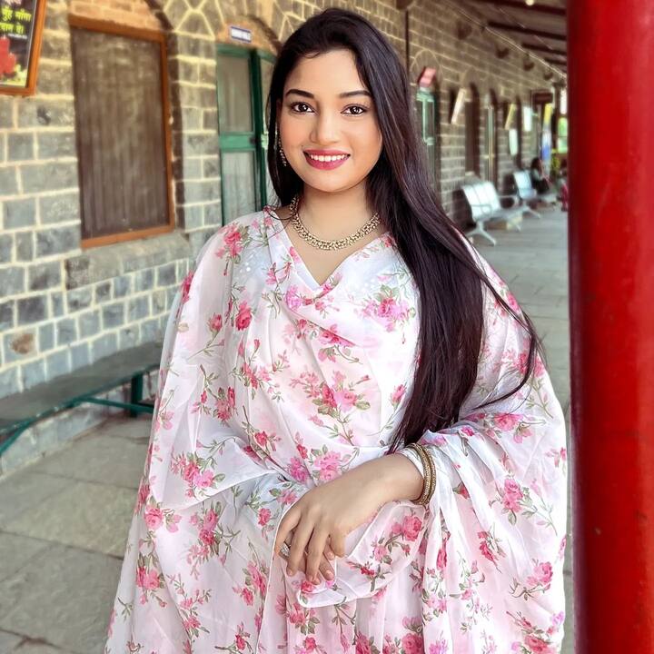 ‘शालू’ फेम अभिनेत्री राजेश्वरी खरात सोशल मीडियावर देखील सक्रिय आहे. ती नेहमीच आपले फोटो आणि व्हिडीओ सोशल मीडियावर शेअर करत असते. (फोटो सौजन्य :rajeshwariofficial/इंस्टाग्राम)