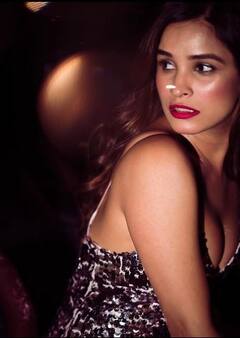 Chetana Pandey: ਹੌਟਨੈੱਸ ਦਾ ਰਿਕਾਰਡ ਤੋੜਨ ਲਈ ਚੇਤਨਾ ਪਾਂਡੇ ਨੇ ਪਹਿਨੀ ਰਿਵੀਲਿੰਗ ਡਰੈੱਸ, ਪ੍ਰਸ਼ੰਸਕਾਂ ਦੇ ਉੱਡ ਗਏ ਹੋਸ਼