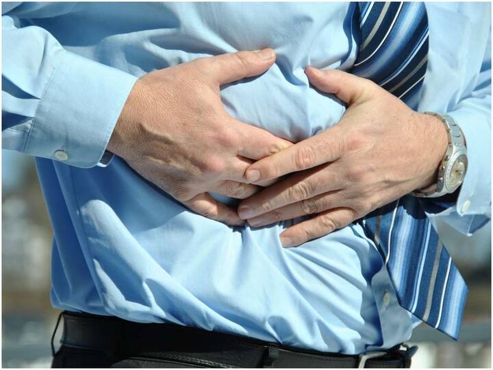 Do not take pain in the right side of the stomach lightly - these can be a sign of serious diseases పొట్టకు కుడివైపున వచ్చే నొప్పిని తేలిగ్గా తీసుకోకండి - ఇవి భయంకర రోగాలకు సంకేతం కావచ్చు