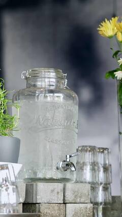 Hot Water : जास्त गरम पाणी प्यायल्याने शरीरात दिसू लागतात 'हे' बदल