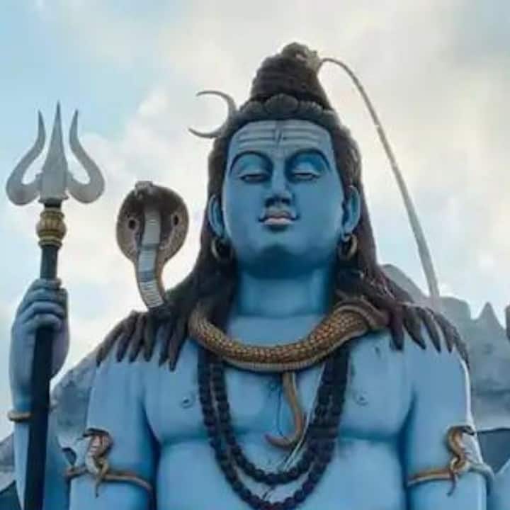 সোমবার ভগবান শিবের উপাসনা করা এবং তাঁর সাথে সম্পর্কিত কিছু বিশেষ ব্যবস্থা অত্যন্ত কার্যকর বলে মনে করা হয়।
