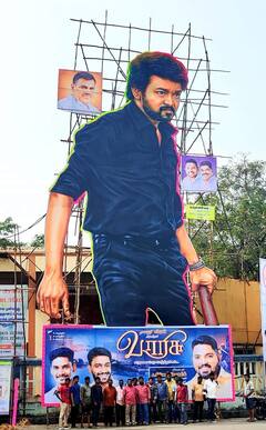 Thunivu vs Varisu: ’யாரு பெருசுன்னு அடிச்சு காட்டு..’விஜய்-அஜித் கட்-அவுட்டுகளால் நிரம்பிய புதுச்சேரி!