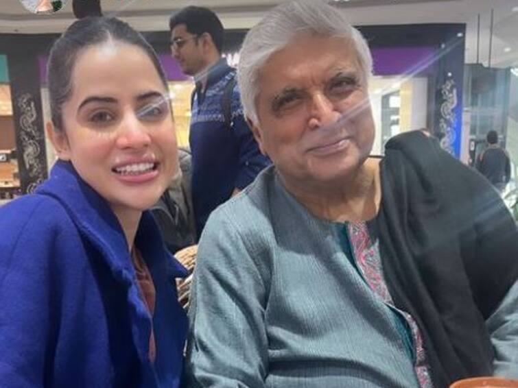 Uorfi Javed Poses With Javed Akhar In Delhi; Jokingly Says 'Met My Grandfather' Uorfi Javed Poses With Javed Akhar In Delhi; Jokingly Says 'Met My Grandfather'