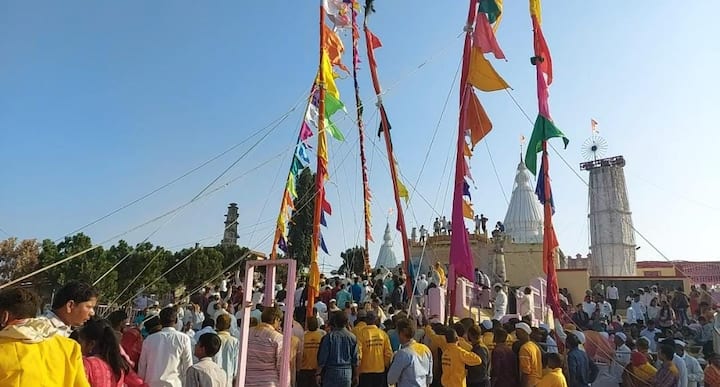 आहे. हा उत्सव पाहण्यासाठी राज्यातून जवळपास सहा लाख भाविक कोरठण या ठिकाणी दाखल झाले होते.