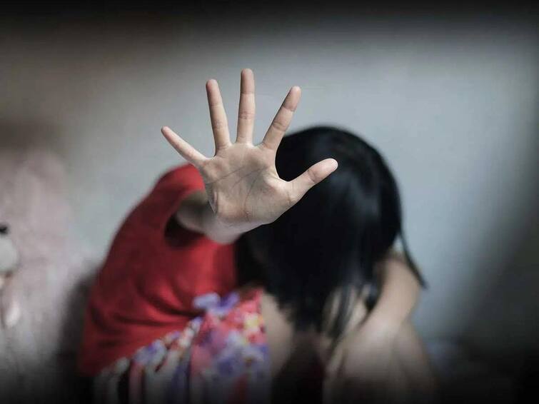 16-year-old rape survivor shoots rapist’s mother in Delhi held CRIME: 2 ஆண்டுகளுக்கு முன் பாலியல் வன்கொடுமை: இளைஞனின் தாயை துப்பாக்கியால் சுட்ட சிறுமி: நடந்தது என்ன?