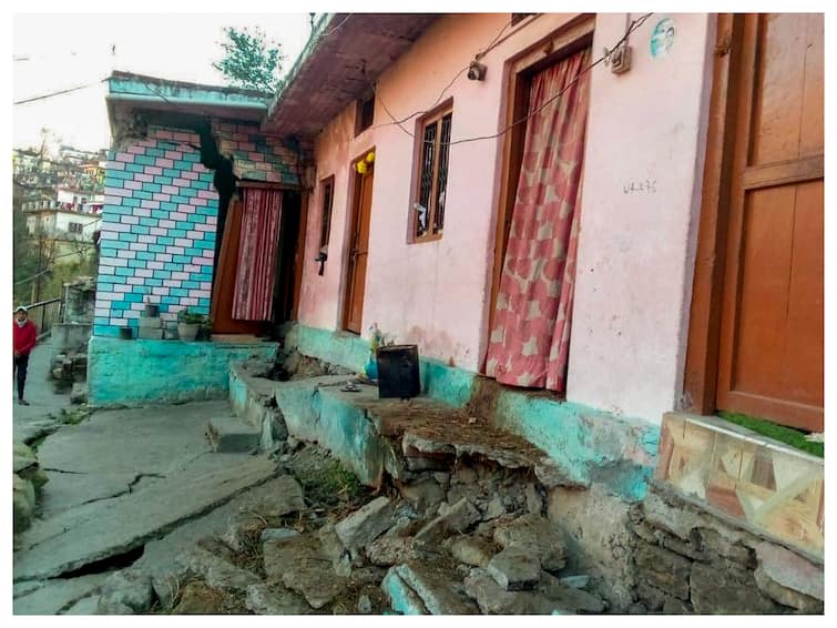 Joshimath Declared 'Landslide-Subsidence Zone', Over 60 Families Evacuated To Relief Centres: Report Joshimath Declared 'Landslide-Subsidence Zone', Over 68 Families Evacuated To Relief Centres: Report