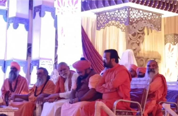 A meeting between Akhada sadhu saints and Jain Acharyas of regarding the Palitana temple dispute Bhavnagar: પાલીતાણા મંદિર વિવાદને લઈને અખાડાના સાધુ સંતો અને જૈન આચાર્યો વચ્ચે ચાલેલી લાંબી બેઠક બાદ લેવાયો મોટો નિર્ણય