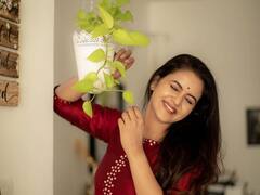 வெட்கத்தைக் கேட்டால் என்ன தருவாய்... சைத்ரா ரெட்டி க்யூட் ஃபோட்டோஸ்!