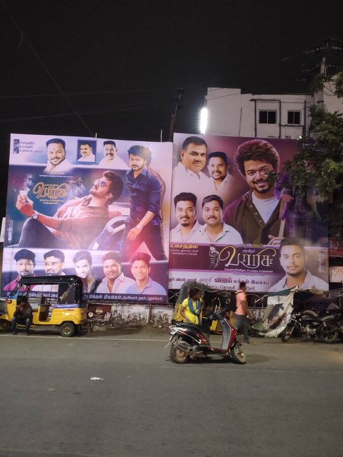 பாண்டிச்சேரியில் துணிவு மற்றும் வாரிசு படங்களின் போஸ்டர்கள், கட்-அவுட்டுகள் நிரம்பி வழிகின்றன