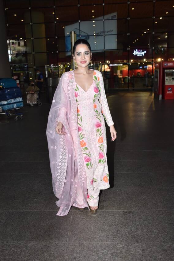 Urfi Javed Looking Stunning In Pink Salwar Suit Spotted At Airpot See