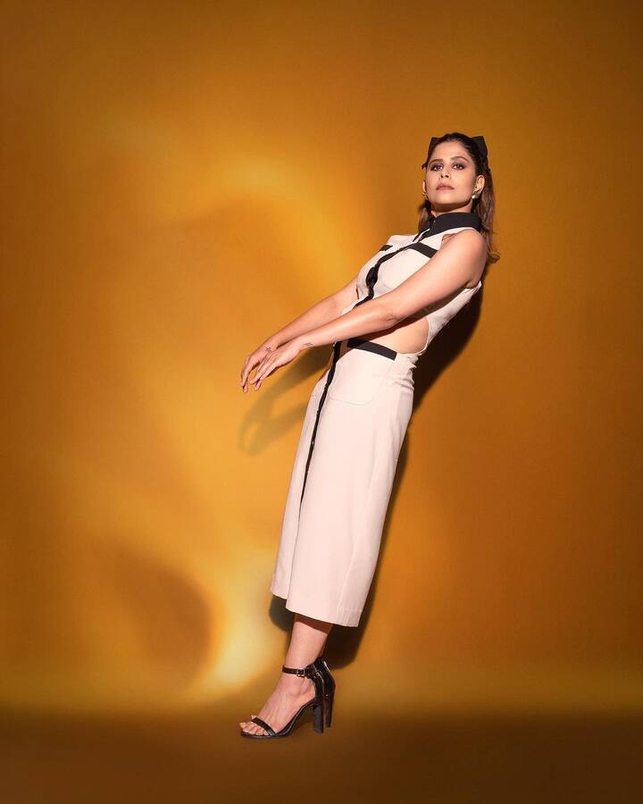 नुकतेच सई ताम्हणकर हिने हटके लूकमधील फोटो सोशल मीडियावर शेअर केले आहेत. तिने एक कॅट स्टाईल लूक कॅरी केला आहे. (फोटो सौजन्य :saietamhankar/इंस्टाग्राम)