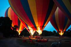 वैलेंटाइन पर गर्लफ्रेंड को सरप्राइज करना है तो इन खास जगह पर कराएं हॉट एयर बैलून राइड