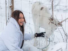 Sonakshi Sinha Photos: మంచుకొండల్లో ఎంజాయ్ చేస్తోన్న సోనాక్షి