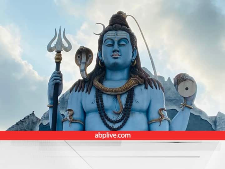 शिवलिंग पर केसर अर्पित करने से व्यक्ति को सुख-शांति मिलती है. वहीं शक्कर से शिवलिंग का अभिषेक करने से समृद्धि में वृद्धि होती है और दरिद्रता दूर होती है.