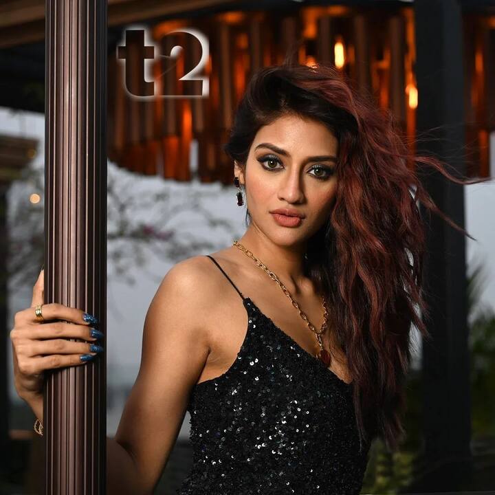 बंगाली अभिनेत्री आणि टीएमसी खासदार नुसरत जहाँला परिचयाची गरज नाही. ती अनेकदा तिच्या व्यावसायिक आयुष्यापेक्षा तिच्या वैयक्तिक आयुष्यामुळे चर्चेत असते. (फोटो सौजन्य : /nusratchirps/इंस्टाग्राम)  अशा परिस्थितीत या अभिनेत्रीलाही देशभरात एक वेगळी ओळख मिळाली आहे. नुसरतचे लूक सोशल मीडियावर दररोज व्हायरल होतात. (फोटो सौजन्य : /nusratchirps/इंस्टाग्राम)