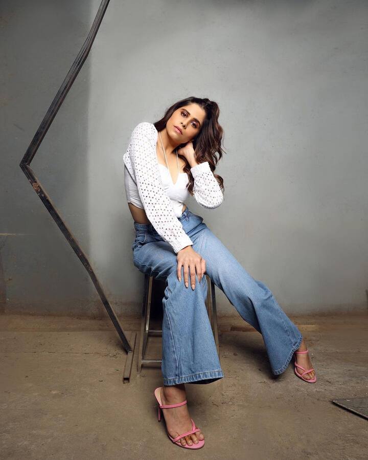 चित्रपट, मालिका आणि वेब सीरिज अशा वेगवेगळ्या क्षेत्रात आपल्या अभिनयाने प्रेक्षकांचे मनोरंजन करणारी अभिनेत्री आपल्या फॅशन सेन्सने देखील सगळ्यांना घायाळ करत असते. (फोटो सौजन्य :saietamhankar/इंस्टाग्राम)