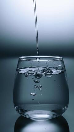 Hot Water : जास्त गरम पाणी प्यायल्याने शरीरात दिसू लागतात 'हे' बदल