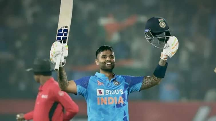 IND vs SL 3rd T20: Suryakumar Yadav thanks Rahul Dravid following his superb hundred IND vs SL 3rd T20: কোচের আস্থা ও কঠোর অনুশীলনই সাফল্যমন্ত্র, দুরন্ত শতরান হাঁকিয়ে সাফ জানালেন সূর্যকুমার