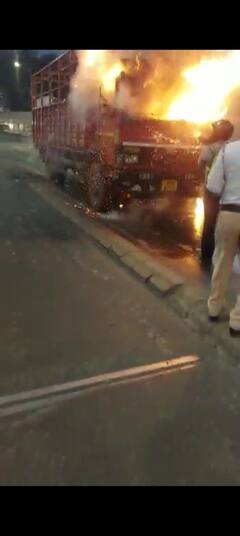 Paral Truck Fire: परळ ब्रीजवर बर्निंग ट्रकचा थरार; पाहा अंगावर शहारे आणणारे फोटो