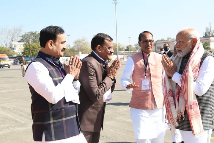 प्रधानमंत्री मोदी अब से कुछ ही देर में प्रवासी सम्मेलन में शामिल होंगे. यहां वे प्रवासी भारतीयों को संबोधित करेंगे.