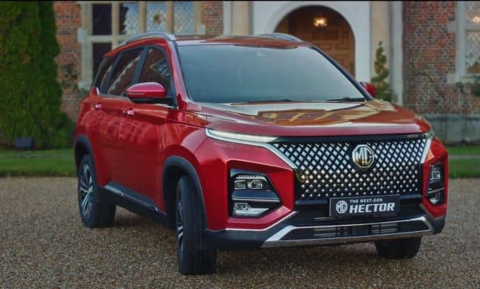 ऑटोनॉमस लेव्हल 2 एसयूव्हीमध्ये 11 अॅडवान्स्ड ड्रायव्हर असि‍स्टण्स सिस्टम्स (एडीएएस) वैशिष्ट्यांसह ट्रॅफिक जॅम असिस्ट (टीजेए) आणि ऑटो टर्न इंडिकेटर्स आहेत, ज्यामधून परिपूर्ण मन:शांती, सुरक्षितता आणि आरामदायीपणाची खात्री मिळते. इंटेलिजण्ट ट्रॅफिक जॅम असिस्ट (टीजेए) व्हेईकलला लेनच्या मध्यभागी आणि पुढील बाजूस असलेल्या व्हेईकलपासून सुरक्षित अंतर ठेवत वाहतूक कोंडीच्या स्थितीत किमान प्रयत्न आणि अधिक सुरक्षिततेची खात्री देते.
