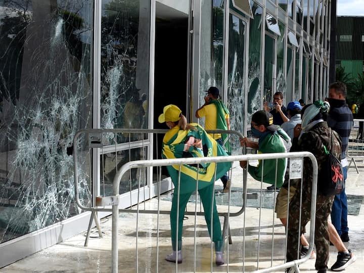 Brazil: Police Retakes Congress After Bolsonaro Supporters Storm Building, Biden Calls Situation ‘Outrageous’ Brazil Police Retake Congress After Bolsonaro Supporters Storm Building, Biden Calls Situation ‘Outrageous’
