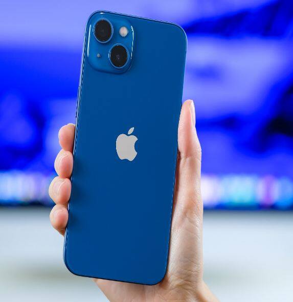 iPhone 13 (2021): ਐਪਲ ਨੇ 2021 ਵਿੱਚ ਆਈਫੋਨ 13 ਸੀਰੀਜ਼ ਪੇਸ਼ ਕੀਤੀ, ਜਿਸ ਵਿੱਚ ਆਈਫੋਨ 13, ਆਈਫੋਨ 13 ਪ੍ਰੋ ਅਤੇ ਆਈਫੋਨ 13 ਪ੍ਰੋ ਮੈਕਸ ਸ਼ਾਮਲ ਹਨ।