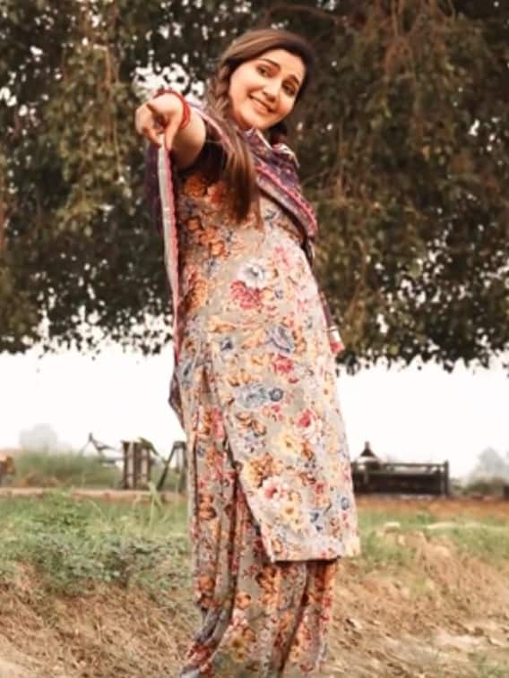 सूट संग दो चोटी, ठुमके लगातीं सपना का चर्चा में सादगीभरा अंदाज