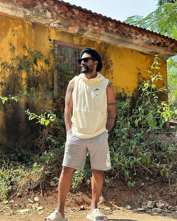 फैट टू फिट जर्नी हमेशा इंस्पिरेशनल होती है. डांस कोरियोग्राफर रेमो डिसूजा अपने खाने में सिर्फ हेल्दी डाइट लेना पसंद करते हैं. इसके अलावा वह बाहर का खाने में परहेज करते हैं. साथ ही खूब पानी भी पीते है.