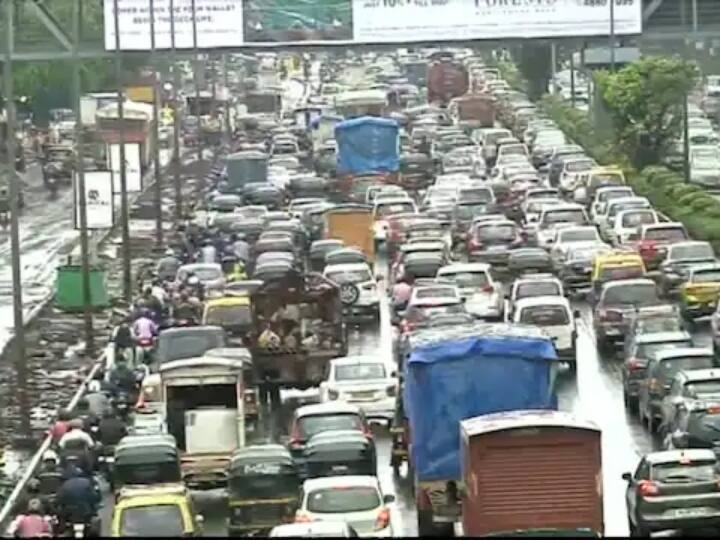 Sufi saint urs procession Traffic jam in South Central Delhi  people remain worried till tomorrow Delhi Traffic News: दक्षिण, सेंट्रल दिल्ली में  ट्रैफिक जाम, कल तक लोगों का रहना होगा परेशान!