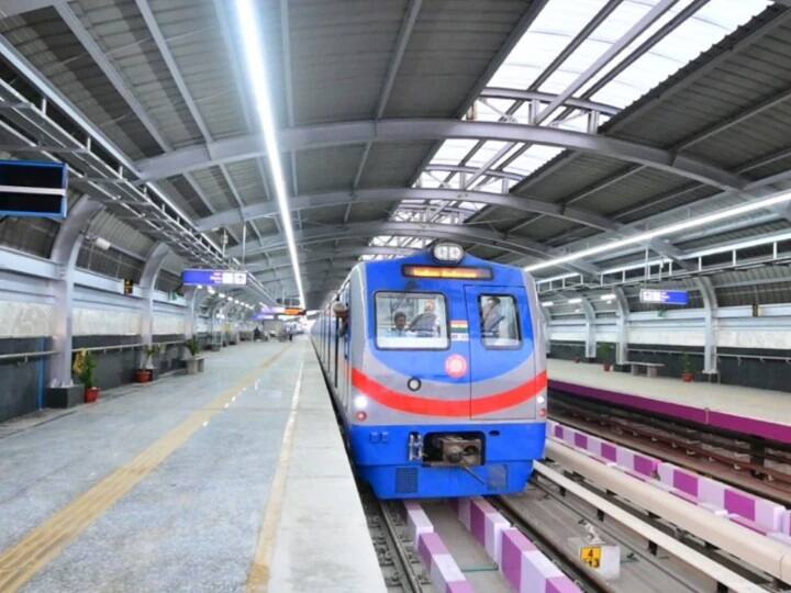 ​Metro Job​​s 2023: महाराष्ट्र मेट्रो रेल कॉरपोरेशन लिमिटेड ने कई पद पर भर्ती निकाली है. जिसके लिए उम्मीदवार जल्द आवेदन कर लें. चयनित उम्मीदवारों को शानदार सैलरी दी जाएगी.