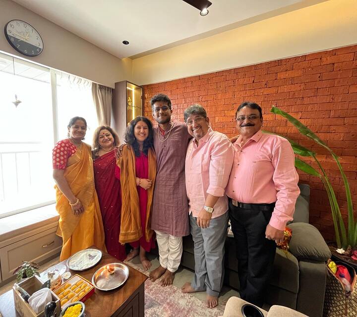 बता दें कि, झनक शुक्ला फेमस टीवी एक्टर सुप्रिया शुक्ला की बेटी हैं. सुप्रिया को ‘कुंडली भाग्य’ में प्रीता की मां के रोल के लिए जाना जाता है.