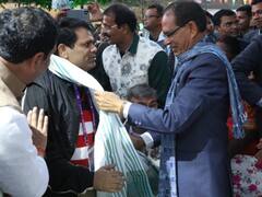 इंदौर के 56 दुकान पर CM शिवराज ने किसके लिए गाया, मेहमां जो हमारा..., इस तरह से किया NRI का स्वागत