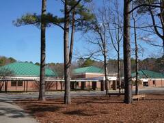 अमेरिका में 6 साल के बच्चे ने जिस महिला टीचर को गोली मारी उसकी हालत कैसी है, क्या जान बच पाएगी?