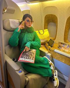 Urvashi Rautela Photos: एक्ट्रेस उर्वशी रौतेला का बोल्ड विंटर लुक,  बाहर घूमने के लिए आप भी कर सकती हैं सिलेक्ट