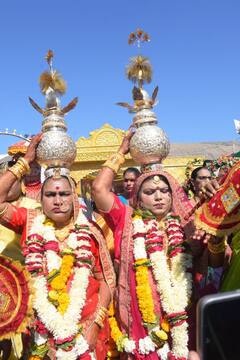 PHOTO: अमरावतीत किन्नरांची भव्य कलश यात्रा, राष्ट्रीय किन्नर संमेलनासाठी देशभरातील हजारो तृतीयपंथी दाखल